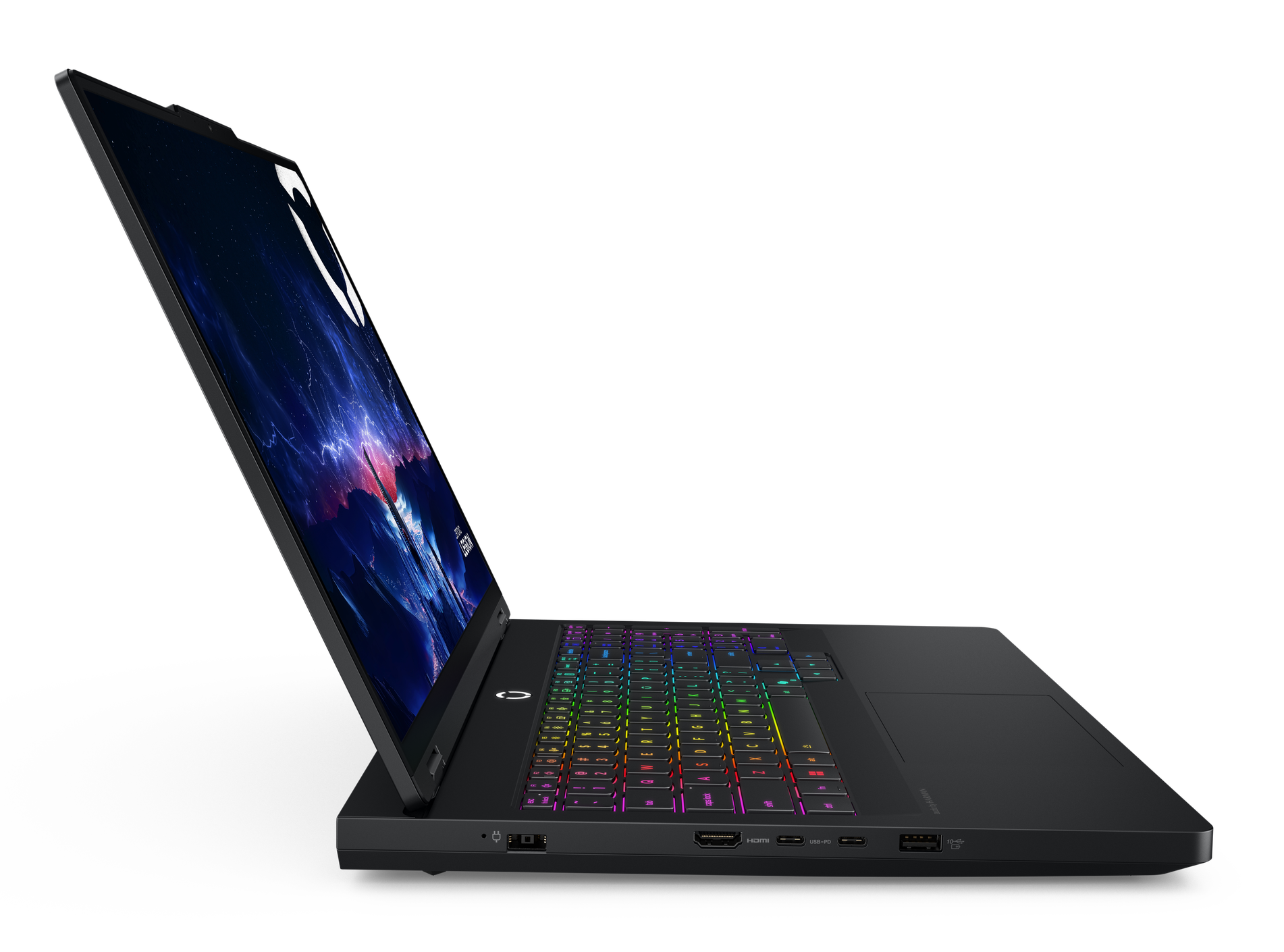 Czarny laptop z kolorową podświetlaną klawiaturą jest otwarty. Ekran pokazuje scenę kosmiczną. Tło jest czarne.