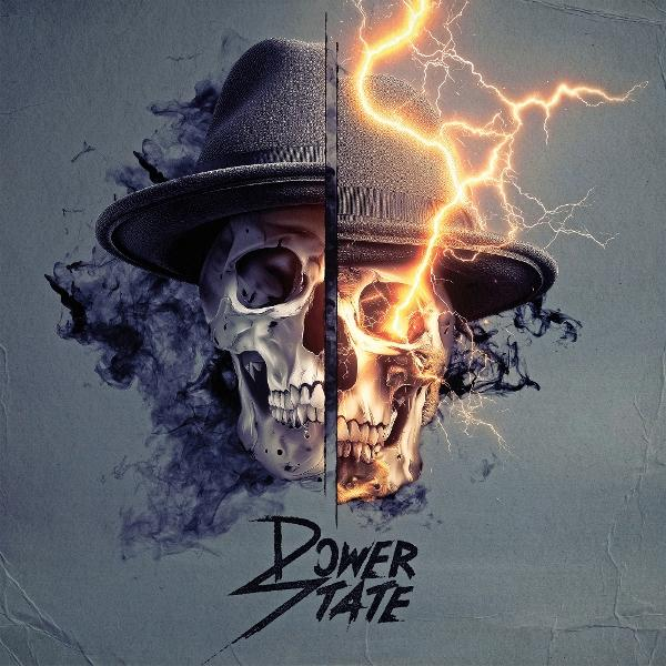 Halber Totenkopf mit Hut. Eine Seite normal, die andere mit Blitz und Feuer beleuchtet. Text "Power State" unten.