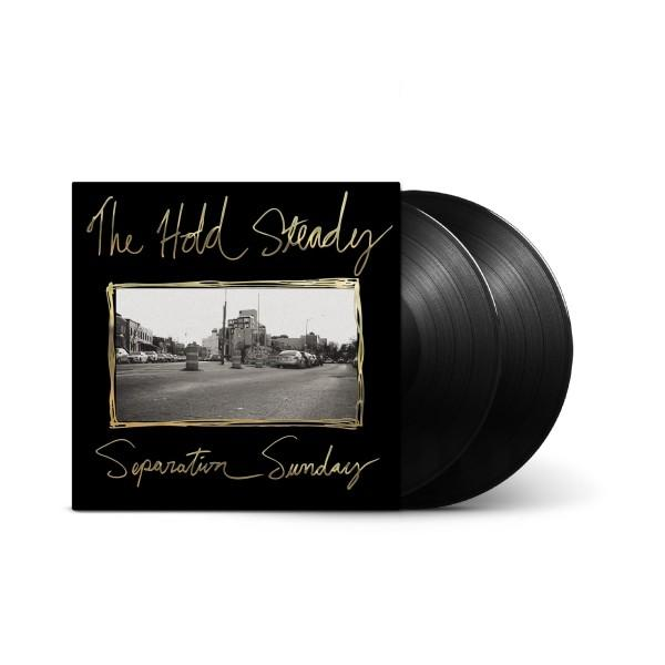 Albumcover: schwarzer Hintergrund, goldener Text, Foto einer Straßenszene, zwei schwarze Schallplatten.