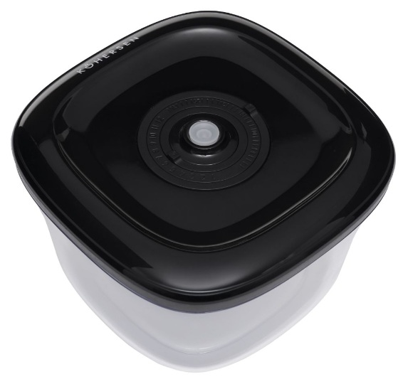 Kwadratowy pojemnik na żywność z czarną pokrywką i białą podstawą jest widoczny z góry. Pokrywka ma centralną tarczę i nazwę marki.