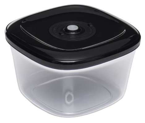 Przezroczysty, kwadratowy pojemnik na żywność z czarną pokrywką. Pokrywka ma mały, okrągły zawór. Pojemnik jest pusty.