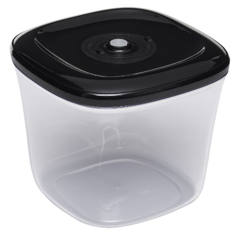 Przezroczysty kwadratowy pojemnik z czarną pokrywką. Pokrywka ma okrągły element pośrodku.