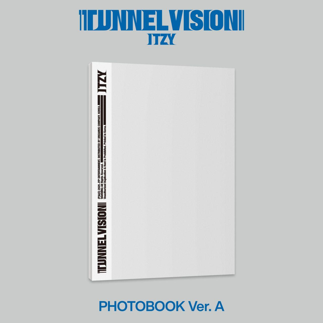 Das Bild zeigt ein weißes Fotobuch mit dem Text 'TUNNEL VISION' und 'ITZY'. Darunter steht 'PHOTOBOOK Ver. A'.