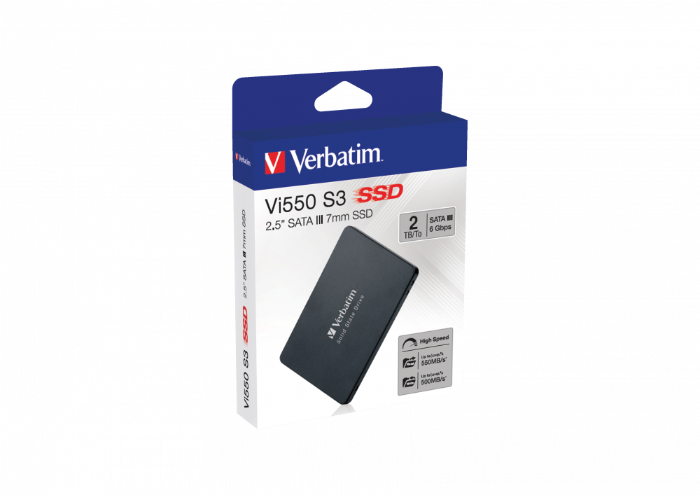 Bir Verbatim Vi550 S3 SSD paketi. Kutu, içindeki SSD ile birlikte mavi ve beyaz renktedir. 2 TB ve 6 Gbps yazıyor.