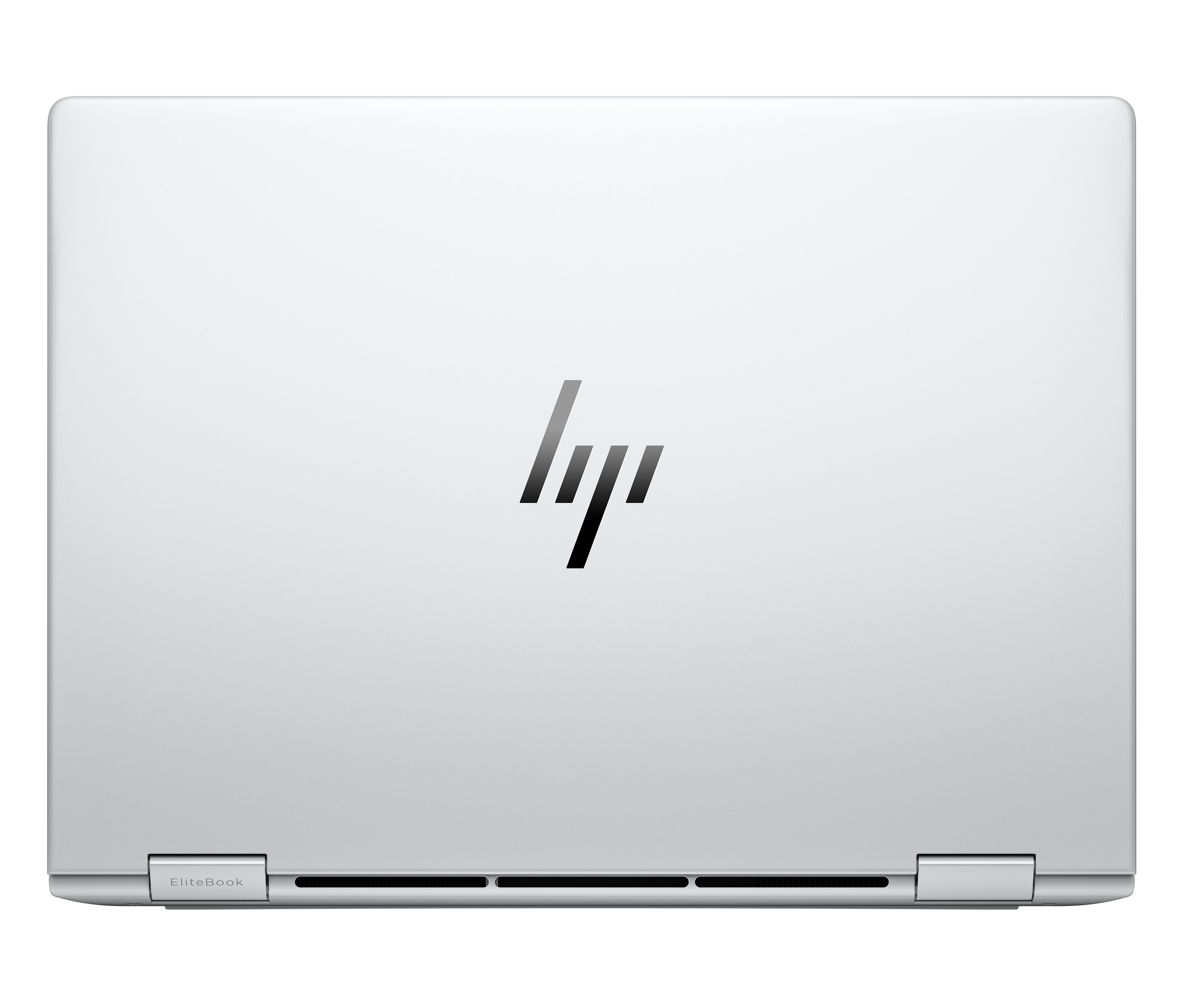 Silberner Laptop mit HP-Logo auf dem Deckel. Scharniere sichtbar. Der Laptop ist geschlossen und auf weißem Hintergrund isoliert.