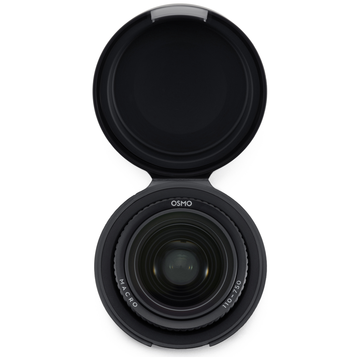 Een zwarte Osmo cameralens met een losse lensdop, met details 'MACRO' en '110-750'. De achtergrond is wit.