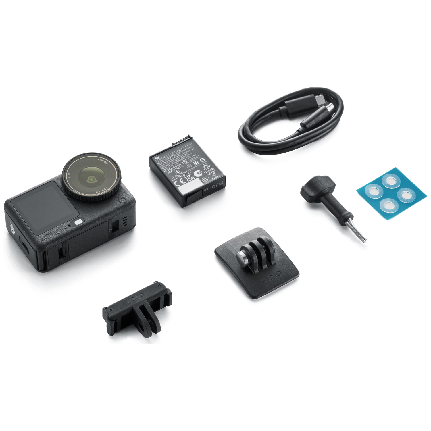 Caméra d'action noire avec accessoires : batterie, câble, support et adaptateur sur une surface blanche.