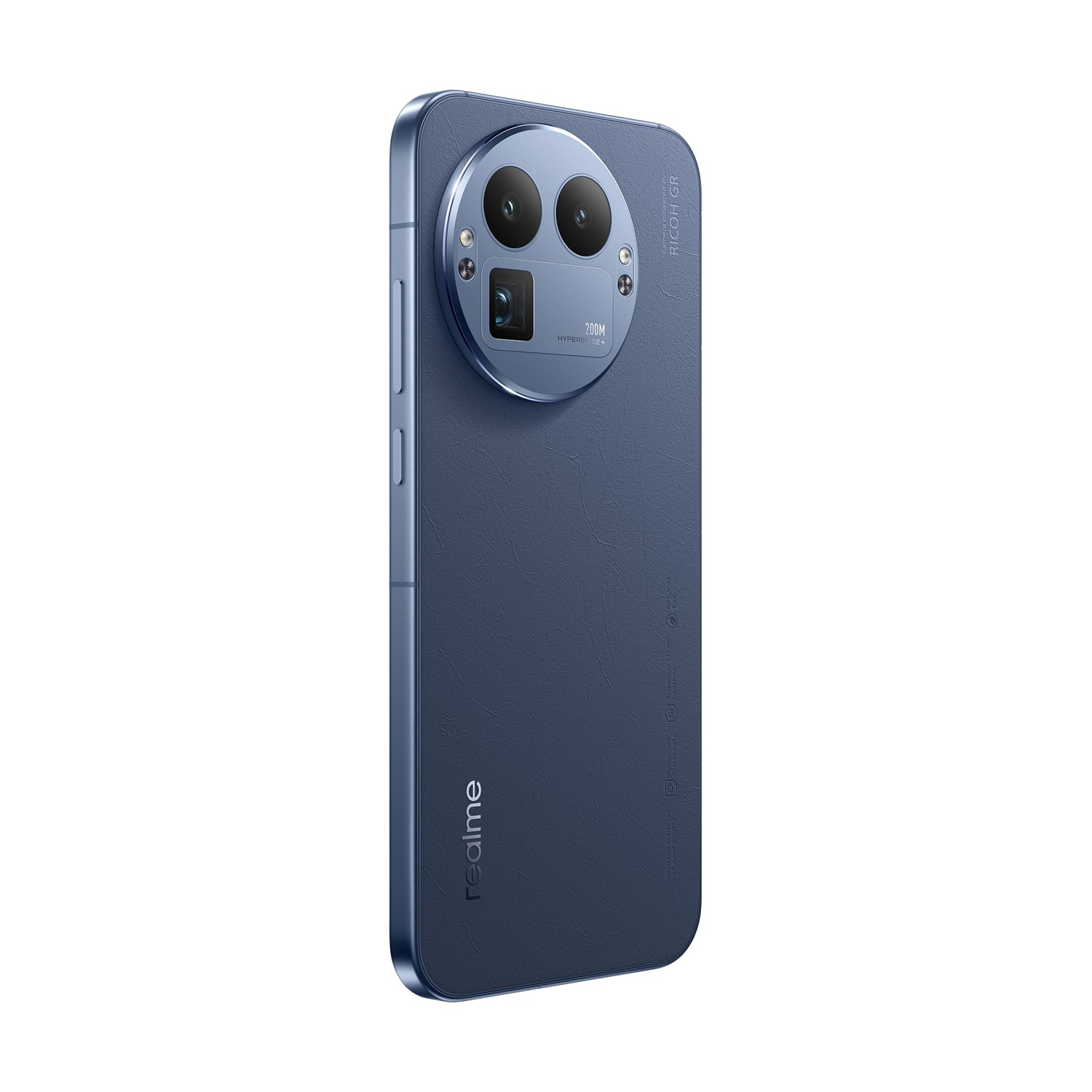 Un telefono Realme blu con un design della fotocamera unico con più lenti. Il telefono è angolato, mostrando il retro e il lato.