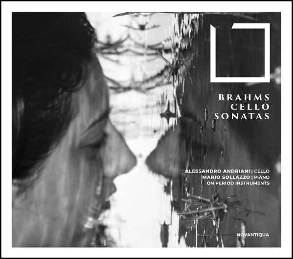 Monochrome Albumcover: Profil einer Person nach links. Der Hintergrund hat ein musikalisches Thema, und Text ist vorhanden.