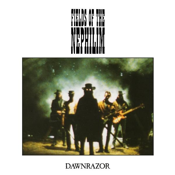 Bandmitglieder in Silhouette mit Hüten vor rauchigem Hintergrund. Der Bandname steht oben, der Albumname unten.