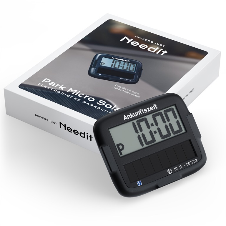 Ein schwarzer Parktimer mit Digitalanzeige 10:00. Er liegt neben seiner weißen Box. Auf der Box steht 'Needit' und 'Park Micro Solar'.