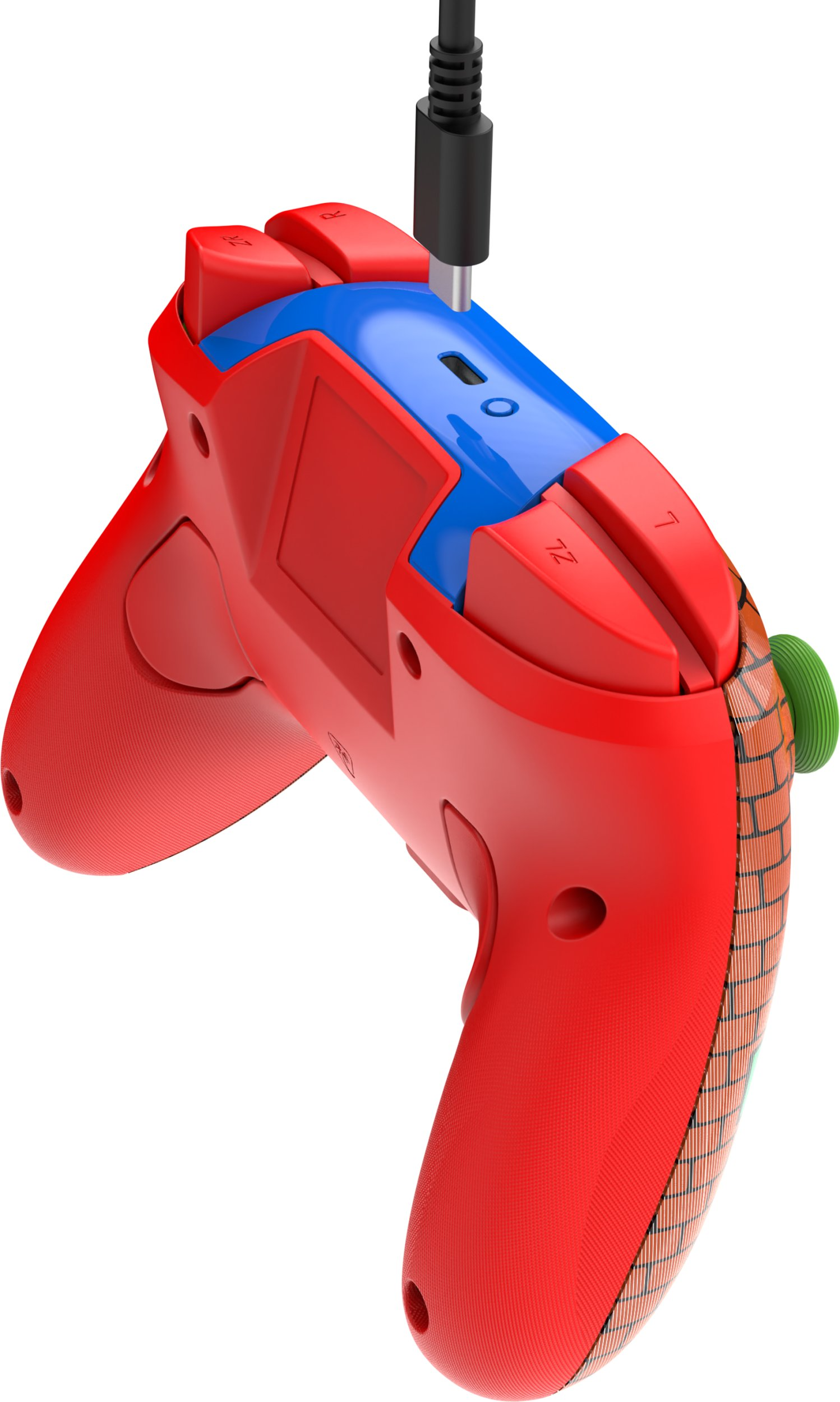Czerwony i niebieski kontroler do gier z czarnym kablem USB-C. Kontroler ma wzór cegieł z boku.