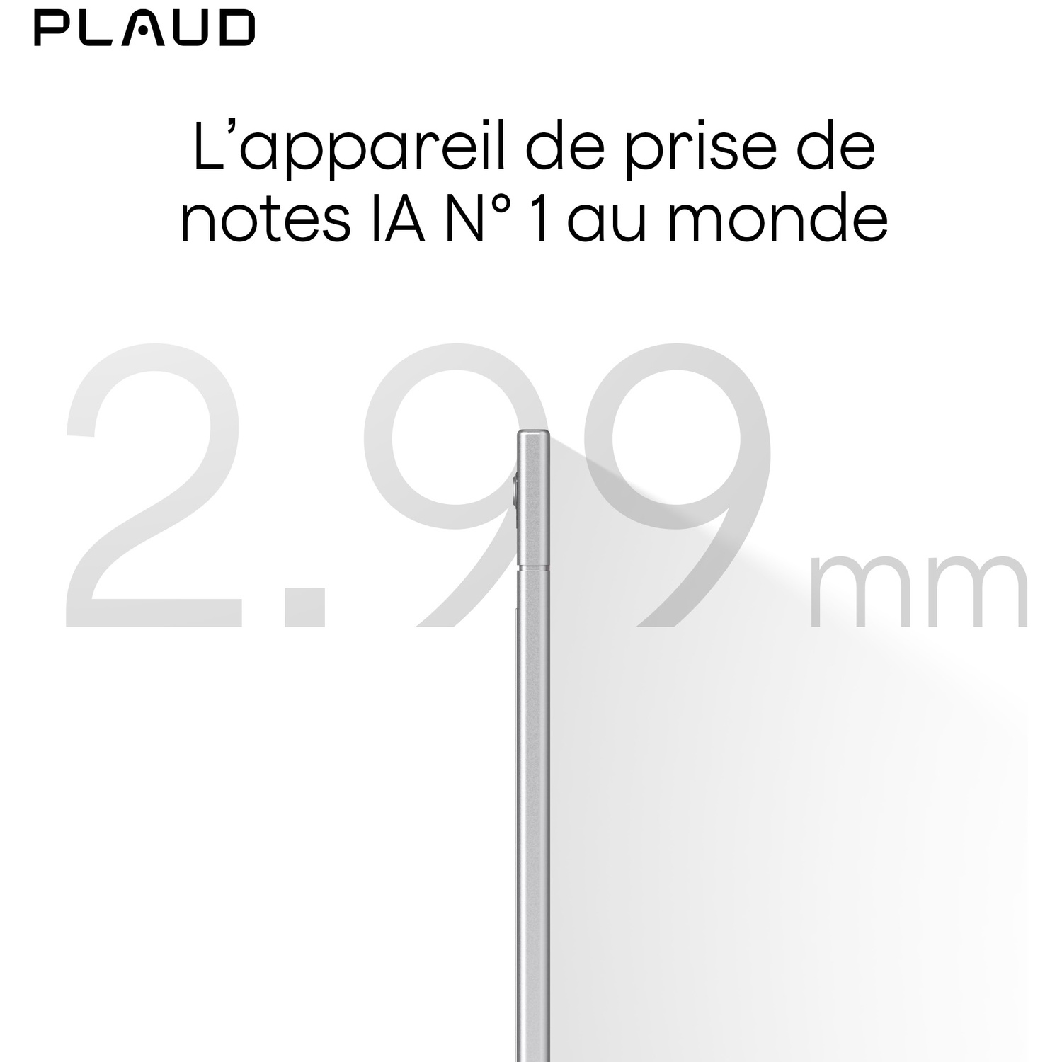 Fond blanc avec texte et un appareil. Le texte dit 'L'appareil de prise de notes IA N° 1 au monde' et '2.99mm'.