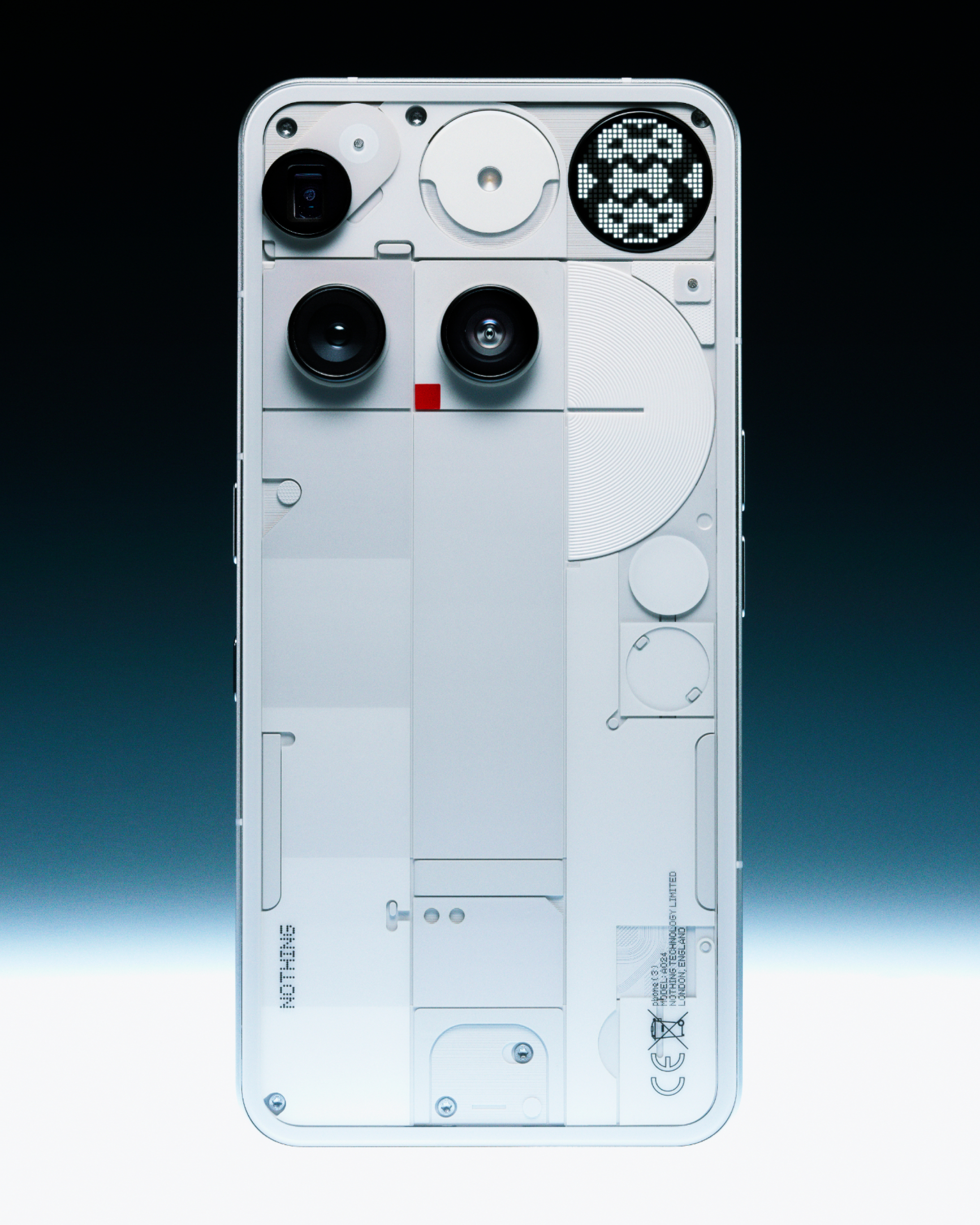 Die Rückseite eines weißen Telefons zeigt Komponenten: Kameras, LED-Leuchten und ein transparentes Design. Der Hintergrund ist blau.