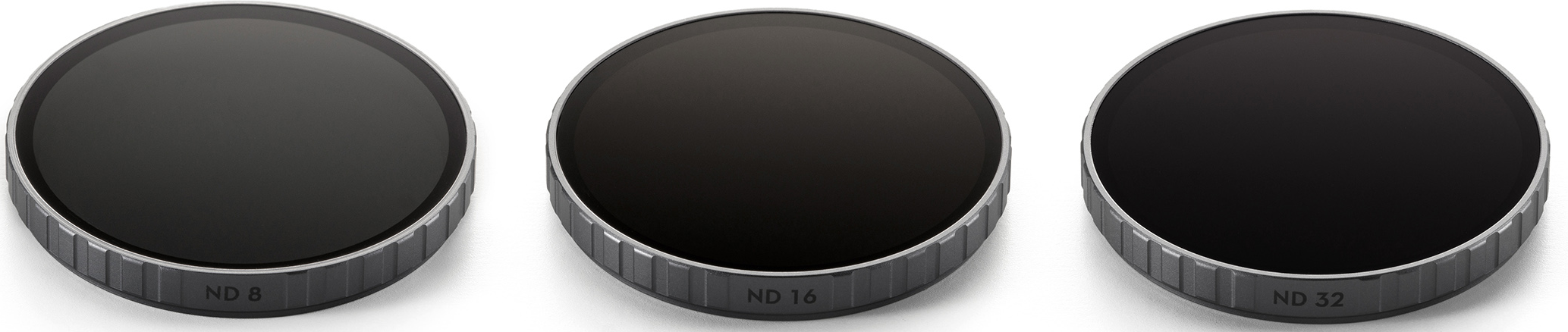 Drei kreisförmige ND-Filter. Jeder hat dunkles Glas und einen strukturierten schwarzen Ring mit ND-Wert.