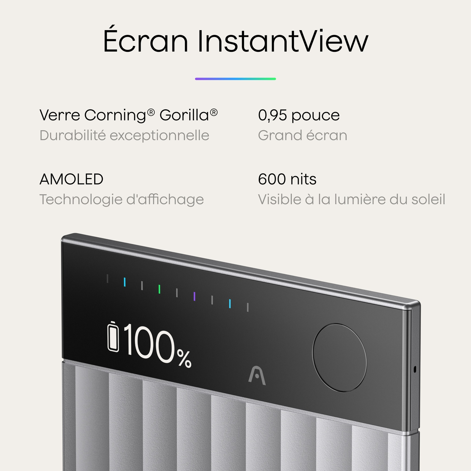 Un appareil affiche 100% de batterie. Il a un écran noir et un corps argenté. Le texte en haut dit 'Écran InstantView'.