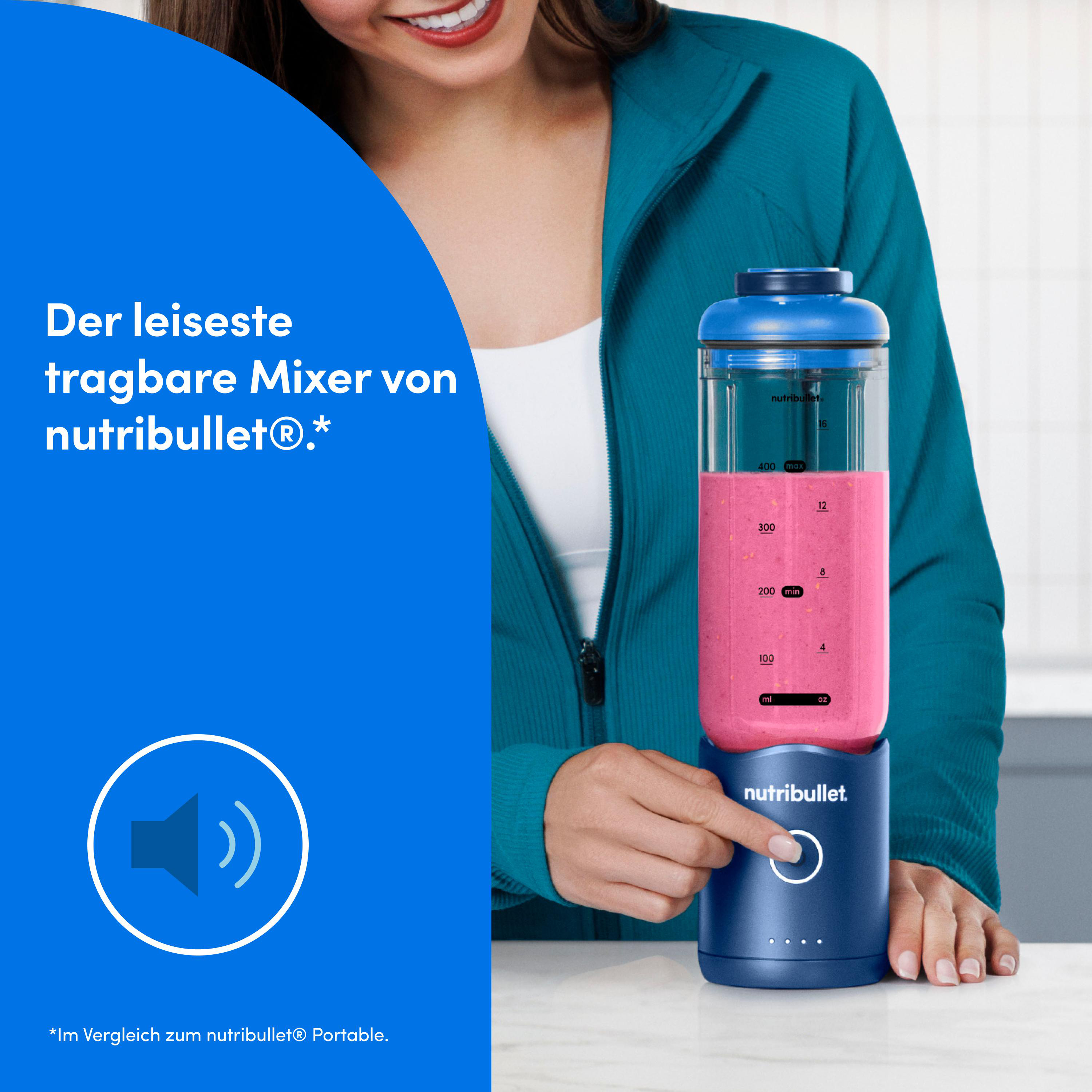 Eine Person, die einen blauen Nutribullet-Mixer mit rosa Smoothie hält. Text: 'Der leiseste tragbare Mixer von'.