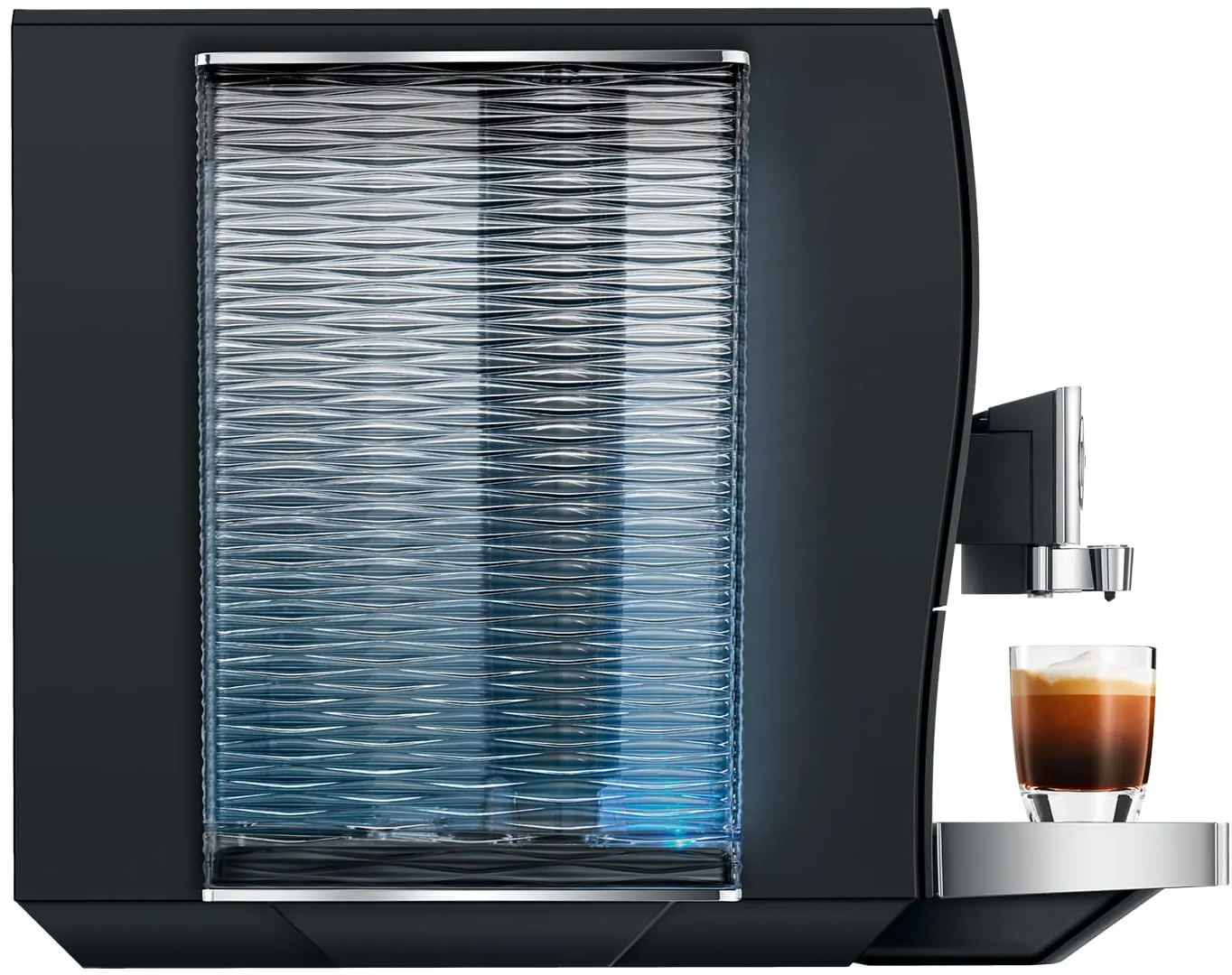Macchina per caffè espresso nera con contenitore dell'acqua in vetro e una tazza di caffè. Il caffè è su un vassoio d'argento.