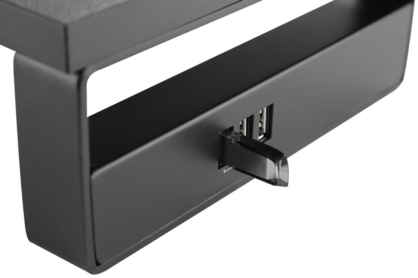 Un hub USB noir avec une clé USB insérée. Le hub a des ports USB et un design élégant. Le fond est blanc.