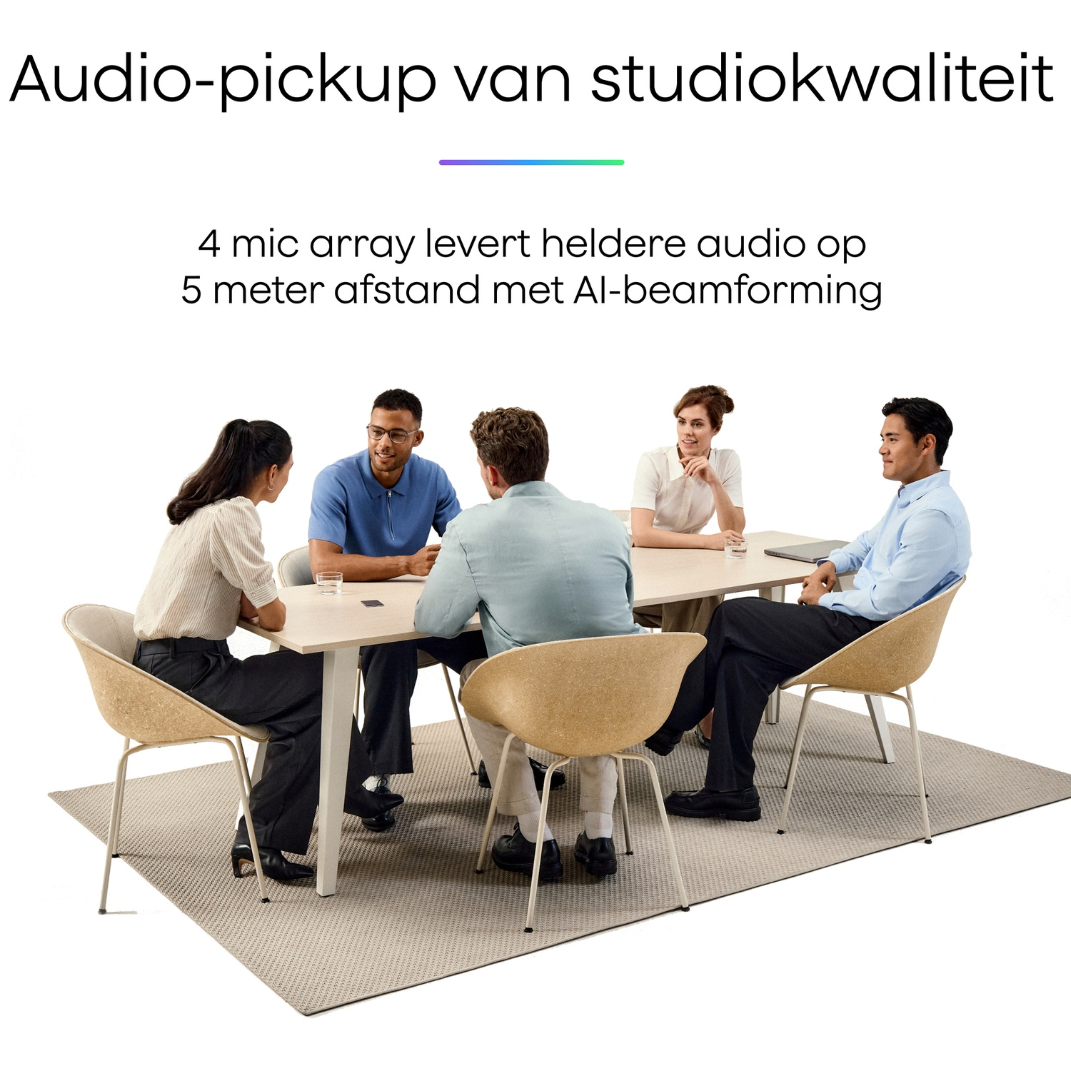 Cinq personnes sont assises autour d'une table. Texte au-dessus: 'Audio-pickup van studiokwaliteit' et '4 mic array...'