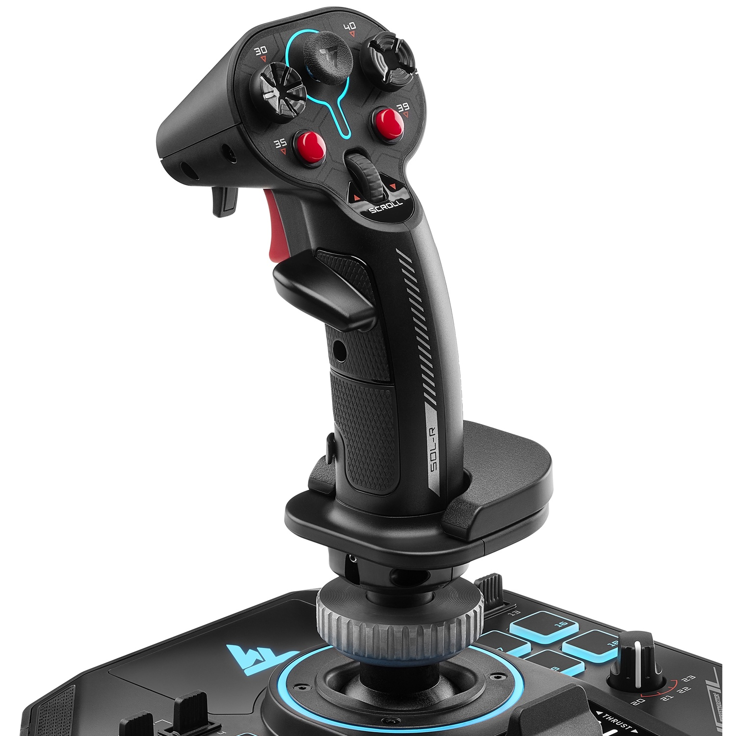 Een zwarte joystick met rode knoppen en een zilveren basis. Het heeft meerdere bedieningselementen en is voorzien van nummers en tekst.