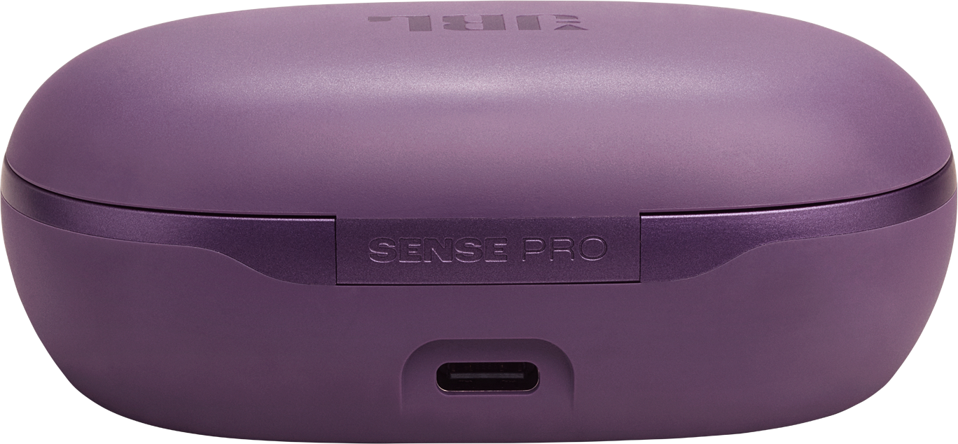 Ein lila JBL Sense Pro Ladecase. Das Gehäuse ist oval geformt, mit den Worten "SENSE PRO" auf der Vorderseite. Ein USB-C-Anschluss ist sichtbar.