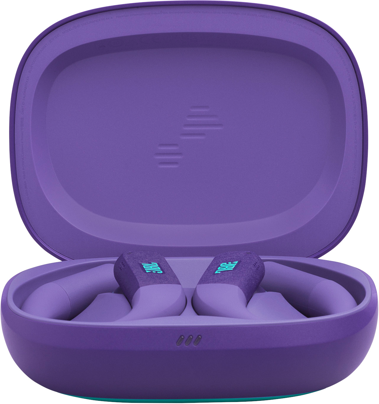 Écouteurs violets dans un étui de chargement. L'étui est ouvert, révélant les écouteurs avec le logo JBL. Le fond est uni.