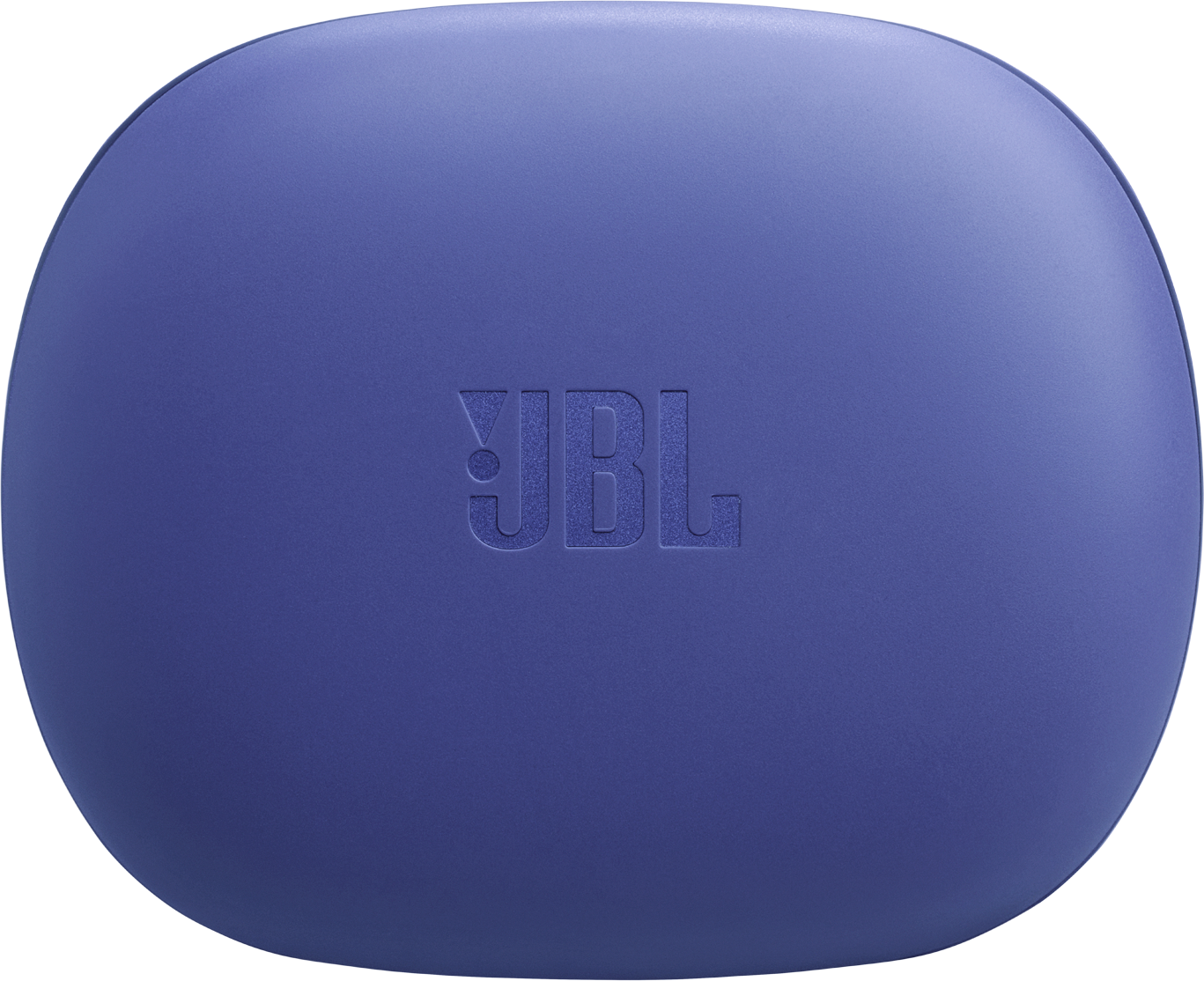 Nahaufnahme eines dunkelblauen JBL-Etuis. Das JBL-Logo ist auf dem Etui eingeprägt. Das Etui hat eine abgerundete Form.