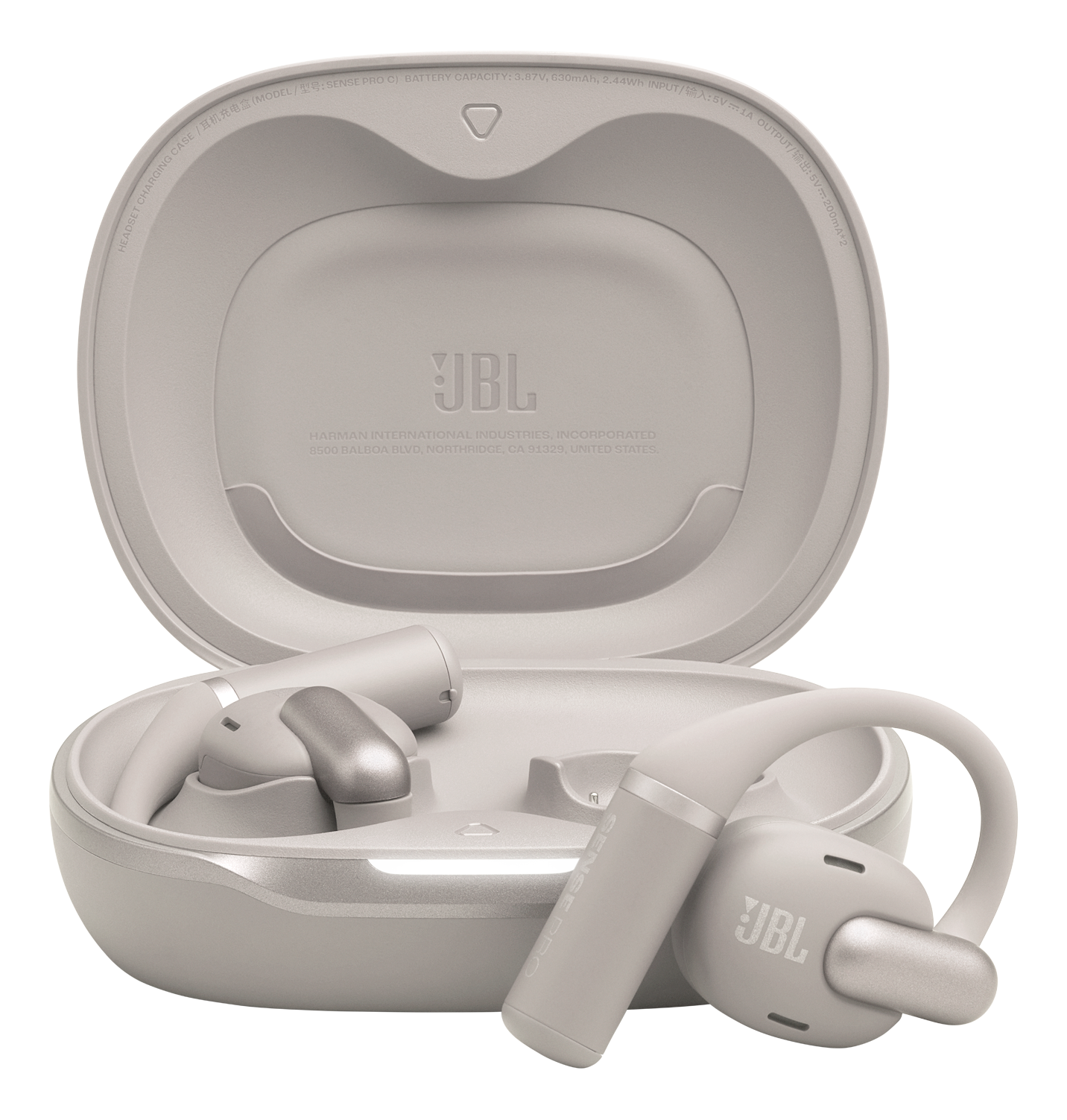 Geöffnete JBL-Kopfhörer-Hülle. Ohrhörer sind innen. Hülle und Ohrhörer sind hellgrau. JBL-Logo auf Hülle und Ohrhörern sichtbar.