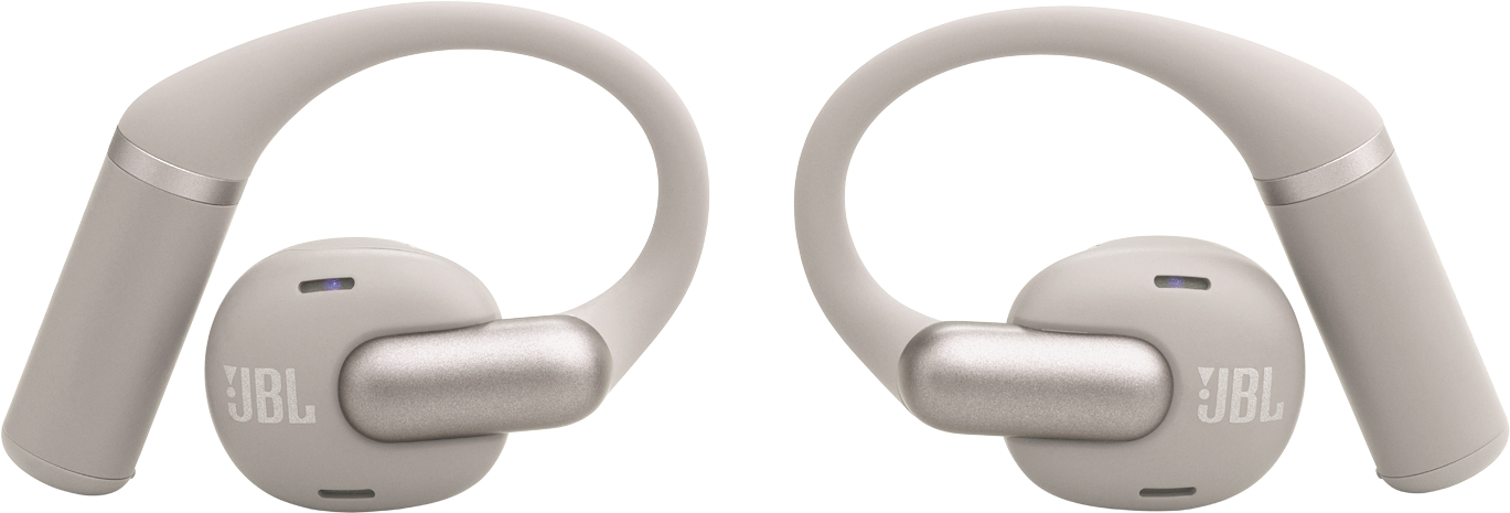 Zwei beige JBL-Ohrhörer. Jeder hat einen gebogenen Ohrbügel und einen silbernen Akzent. Das JBL-Logo ist sichtbar.