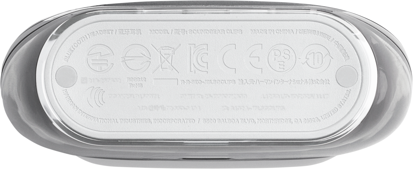 Die Unterseite eines weißen und transparenten Geräts hat gedruckten Text, Logos und Zertifizierungen. Es steht 'Bluetooth-Headset' und 'Made in China'.