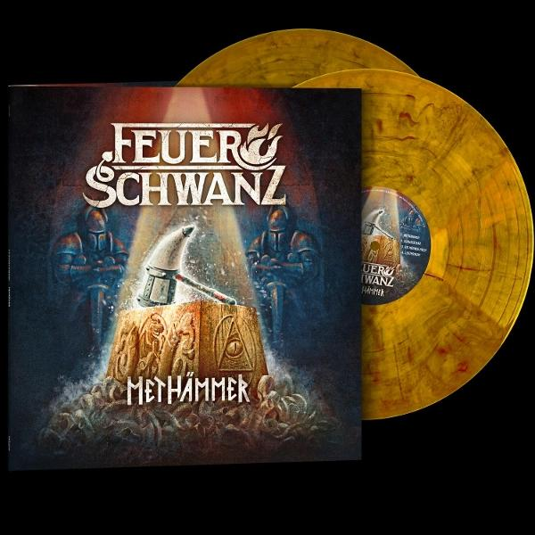 Albumcover: Feuer & Schwanz, Methämmer. Zwei Schallplatten. Hammer auf Holzsockel, Ritter. Gold- und Rotfarben.