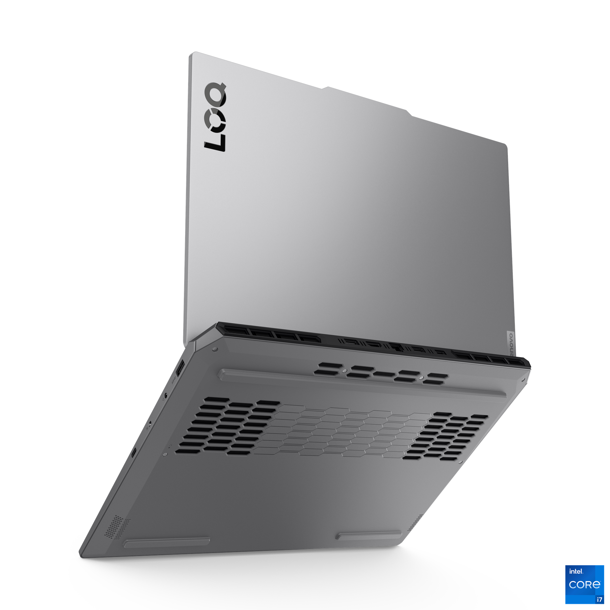 Gümüş dizüstü bilgisayar, yukarıdan görünüm, kısmen açık, siyah arka plan üzerinde. Lenovo logosu görünür. Intel Core i7 etiketi.
