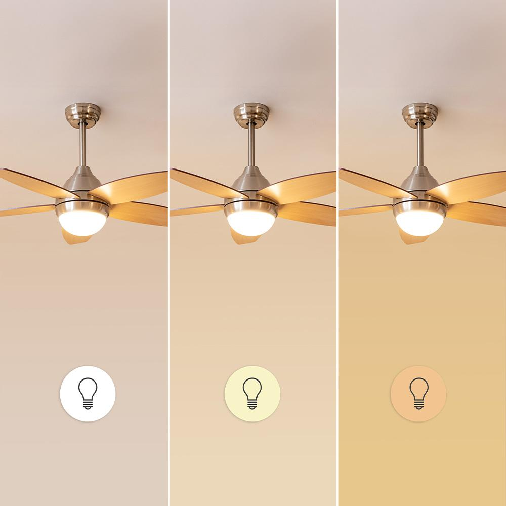 Tres paneles muestran un ventilador de techo con luz. Cada panel muestra un color de iluminación diferente. Debajo hay iconos de bombillas.