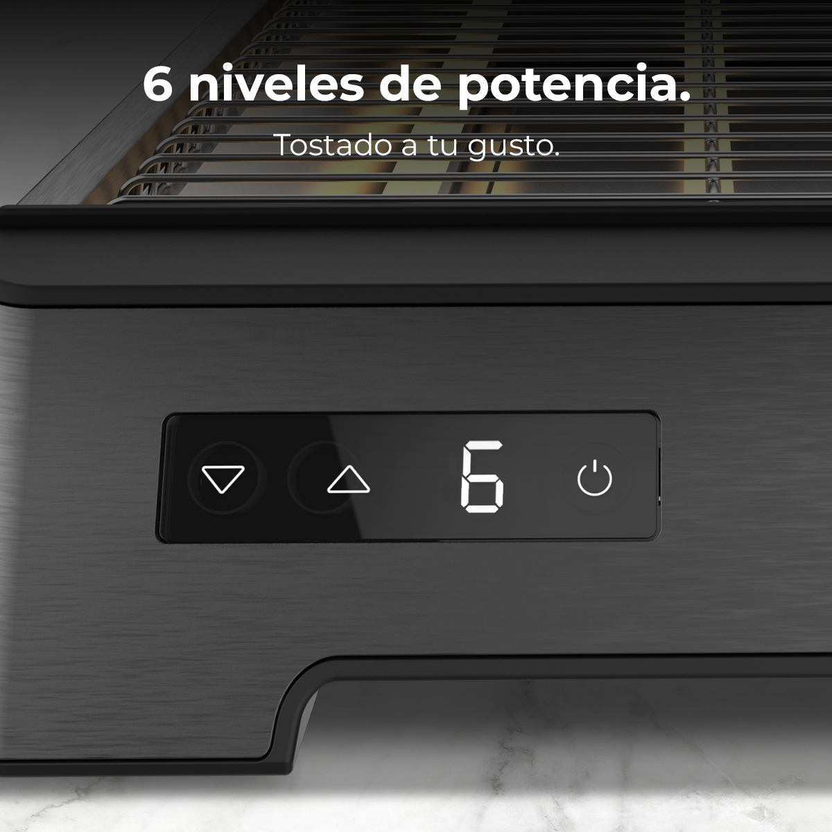 Primer plano de una parrilla negra con pantalla digital que muestra el número 6 y la configuración de energía. Texto: 6 niveles de potencia, a tu gusto.
