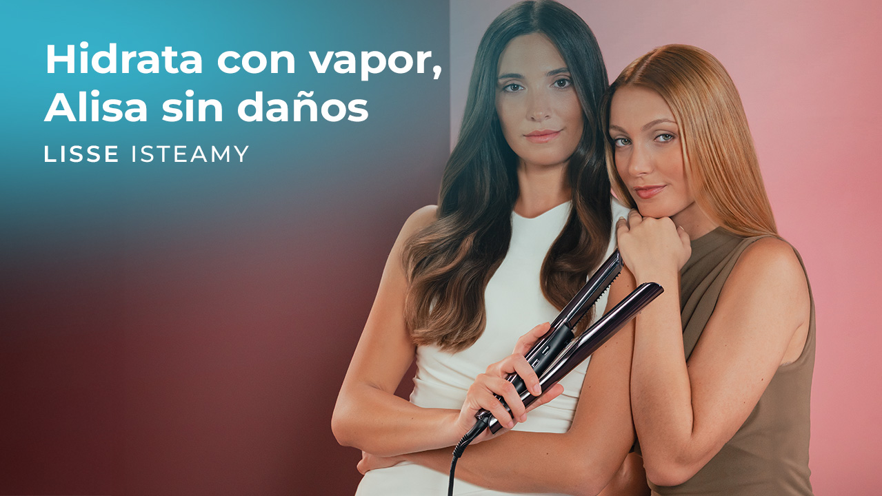 Dos mujeres con planchas. Una sostiene la plancha. El fondo es una mezcla de rojo y azul, con texto.