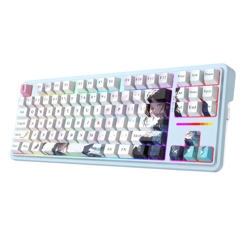 Jasnoniebieska klawiatura mechaniczna z białymi nakładkami na klawisze, z grafiką anime. Klawisze są oznaczone znakami i symbolami.