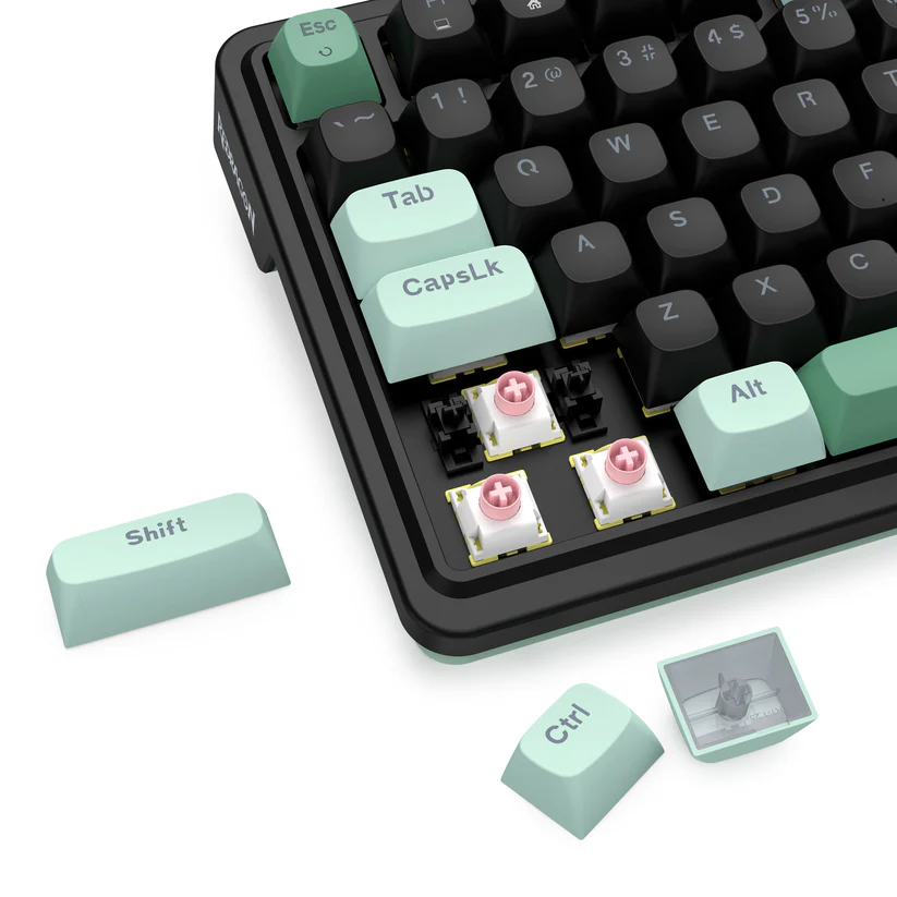 Klawiatura z czarnymi i zielonymi klawiszami, niektóre klawisze zostały usunięte, ukazując przełączniki. Klawisze 'Shift', 'Ctrl', 'Esc', 'Alt', 'Tab' i 'CapsLk'.