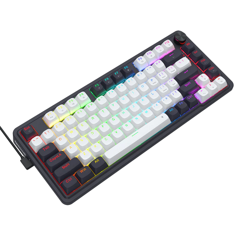 Zbliżenie klawiatury mechanicznej z kolorowym podświetleniem LED. Klawisze są białe i czarne, a ramka ciemnoszara.