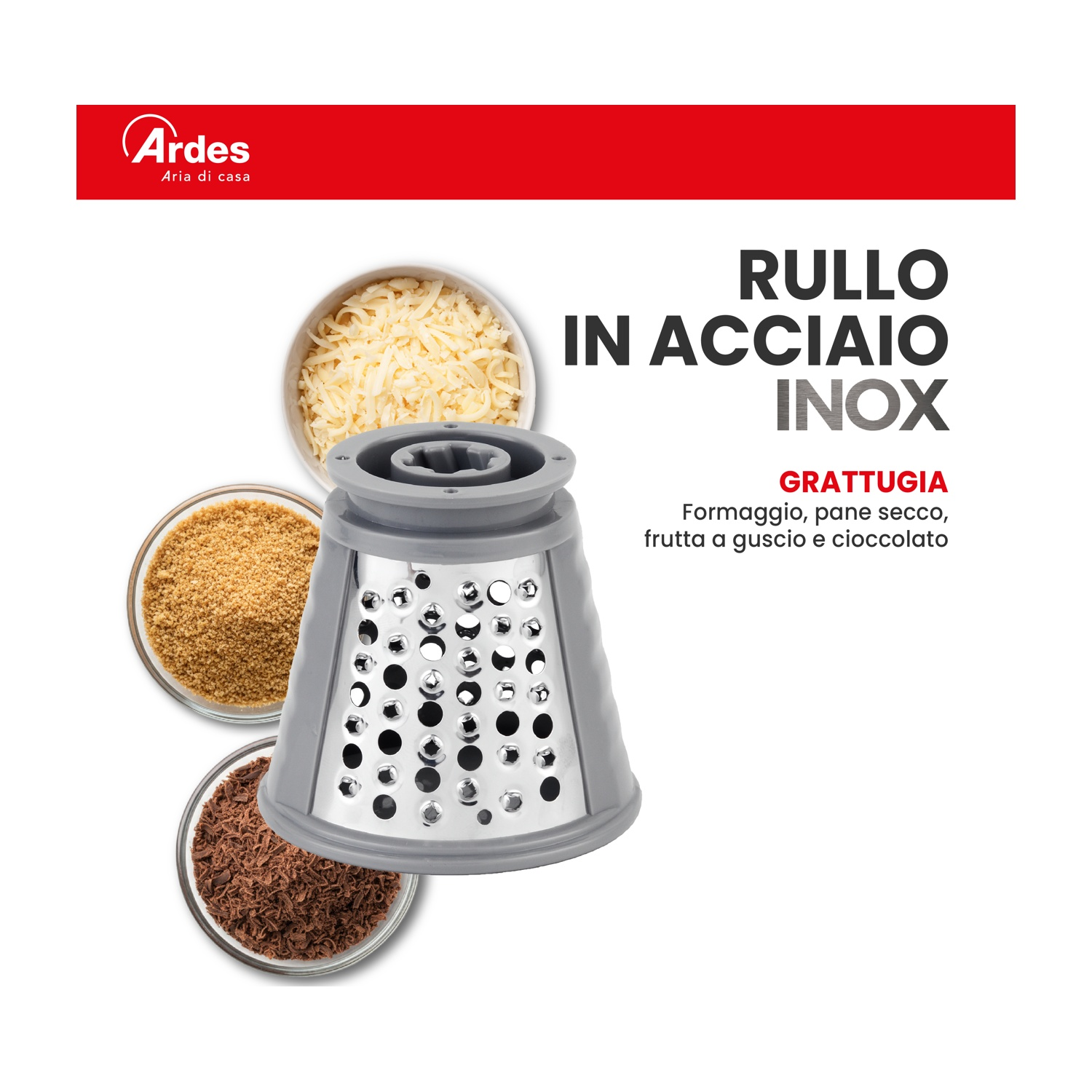 Una grattugia con formaggio, pangrattato e cioccolato. Testo: grattugia in acciaio inox, per formaggio, pane, noci e cioccolato.
