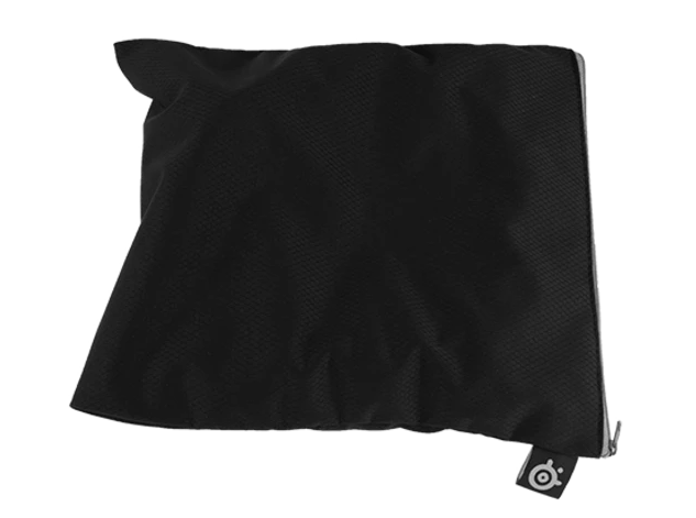 Czarna torba z teksturowaną powierzchnią, prawdopodobnie na słuchawki. Logo widoczne na małej etykiecie.