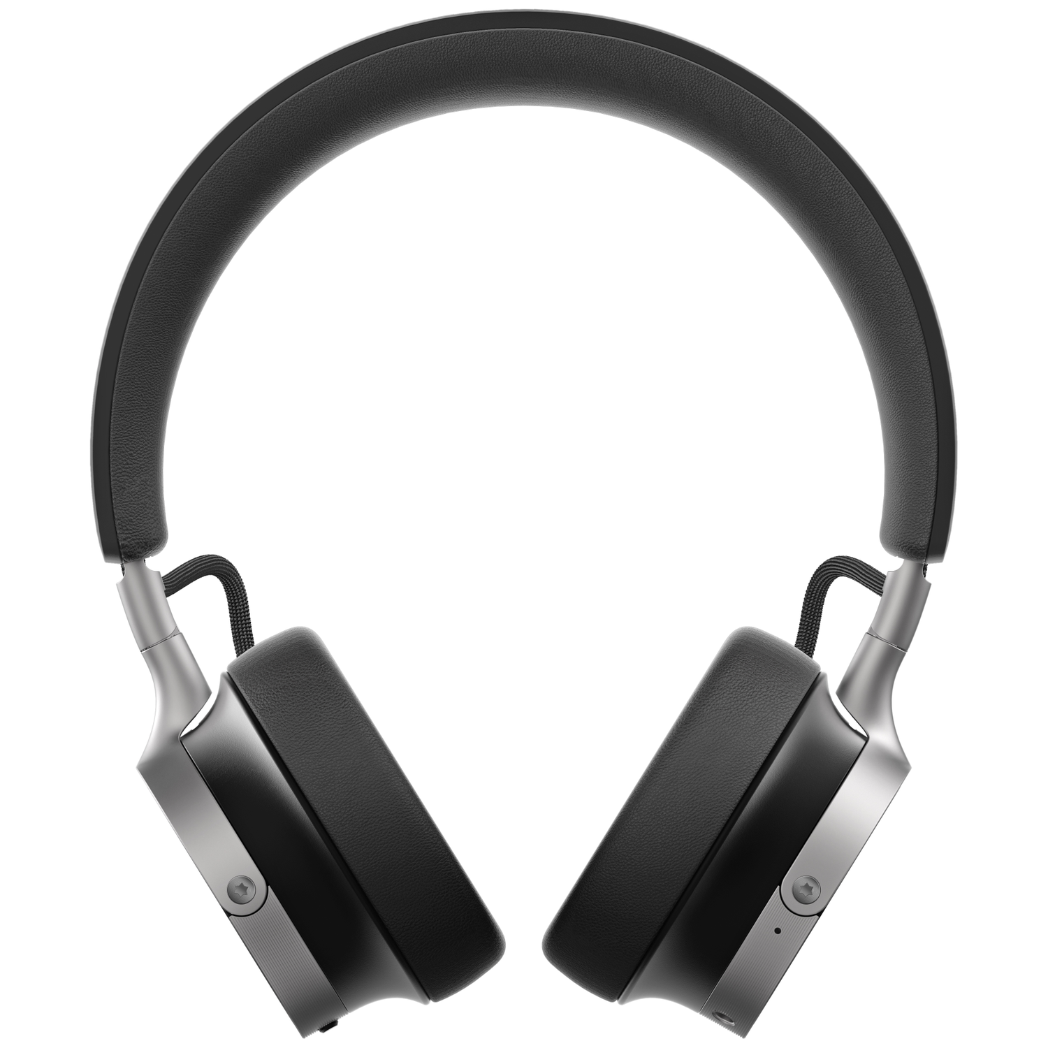 Over-ear hoofdtelefoon op witte achtergrond. Zwarte, gewatteerde oorschelpen en hoofdband. Zilveren accenten en een knop.