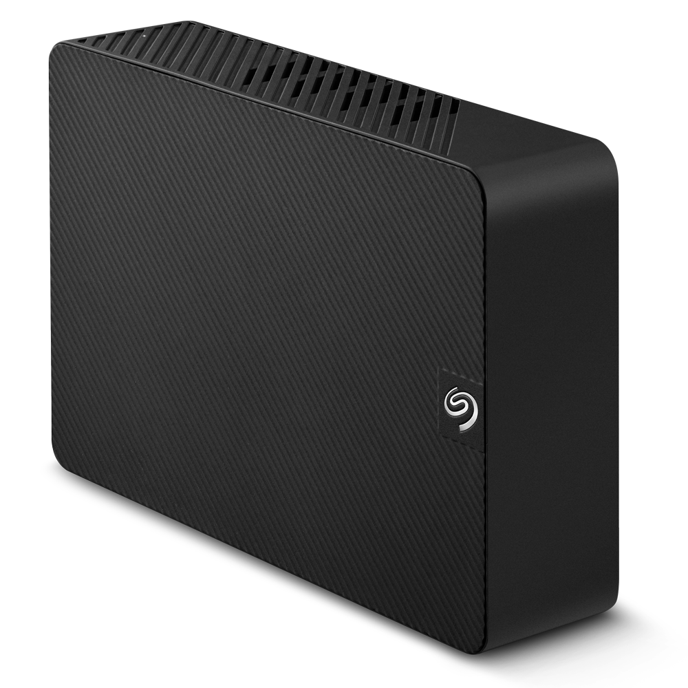 Eine schwarze externe Festplatte mit strukturierter Front. Seagate-Logo befindet sich auf der rechten Seite. Die Oberseite hat Lüftungsschlitze.