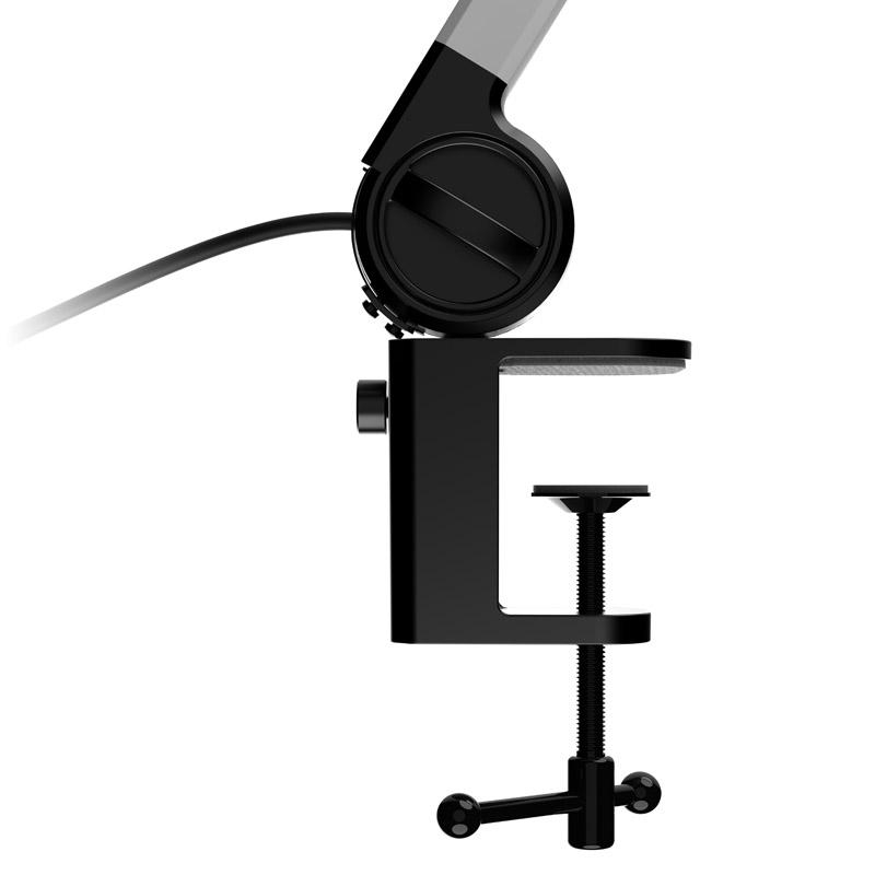 Eine schwarze Schreibtischklemme mit drehbarem Arm. Ein schwarzer Knopf stellt die Klemme ein. Ein Kabel geht vom Arm aus.