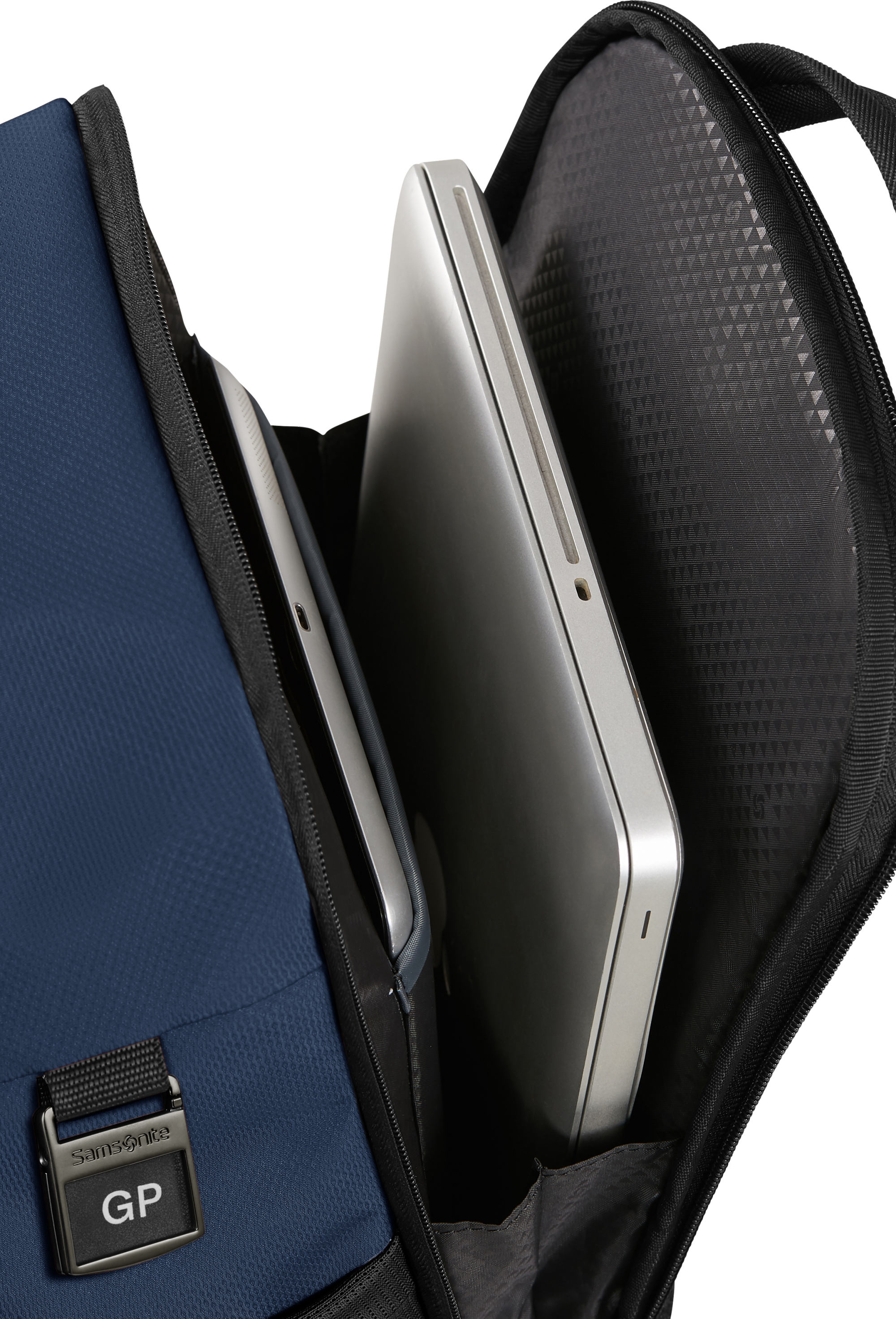 Nyitott hátizsák laptop-pal és tablettel. Bal oldalon kék anyag, jobbon fekete. Samsonite logó látható.