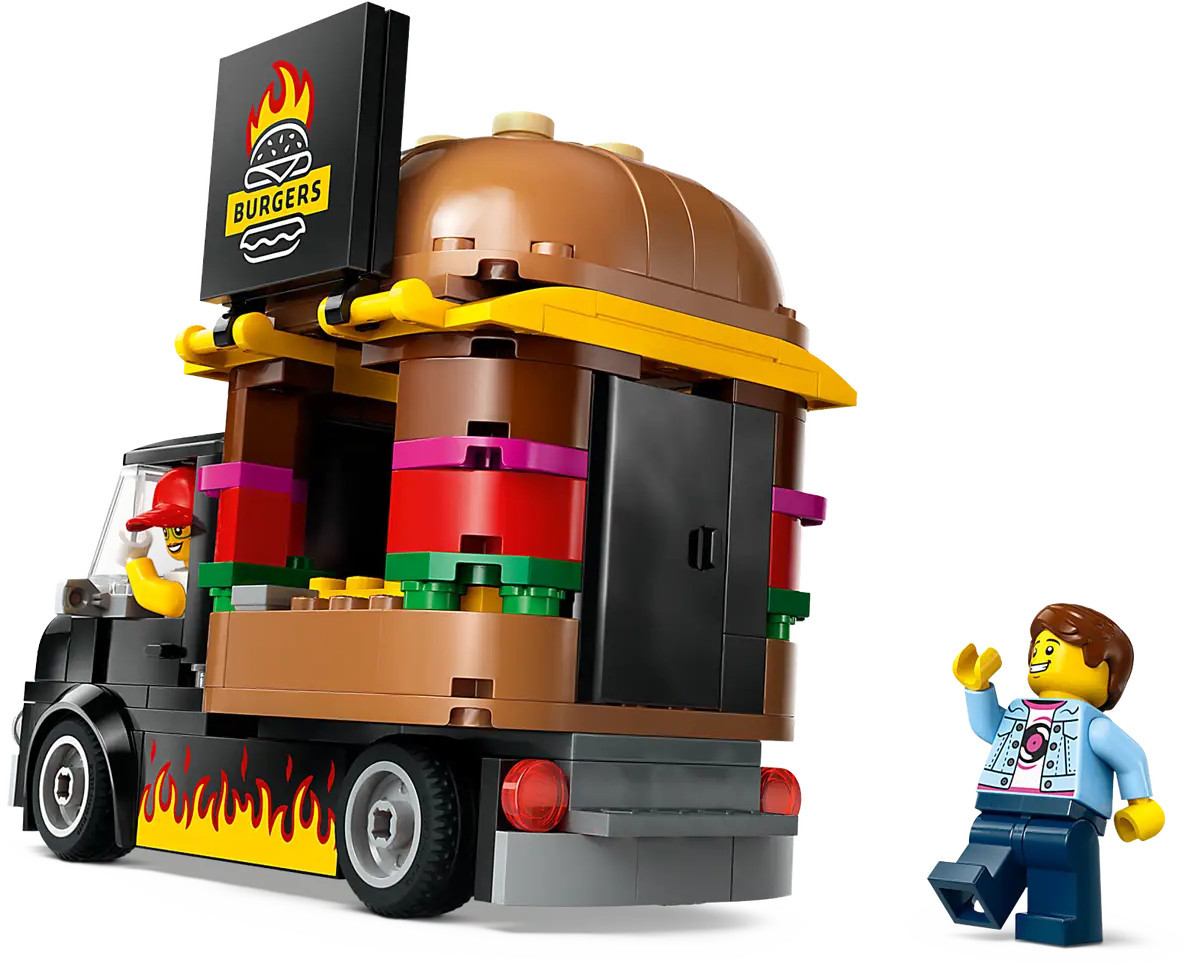 Lego burger truck ze znakiem "Burgers". Figurka Lego macha. Ciężarówka ma płomienie i uśmiechniętego kierowcę.