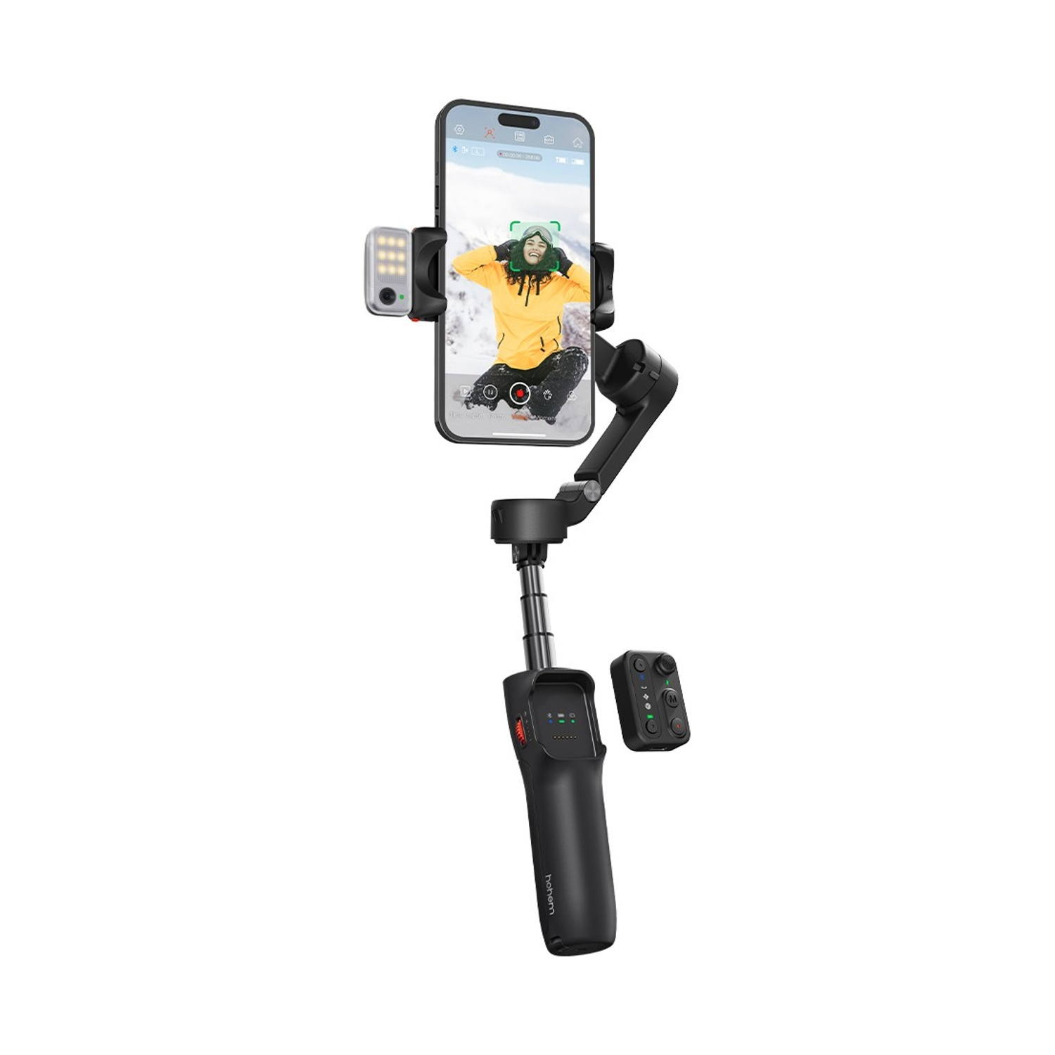 Un telefono su un gimbal mostra una persona in abbigliamento invernale. Sono presenti anche una luce e un telecomando. Tutti gli oggetti sono neri.