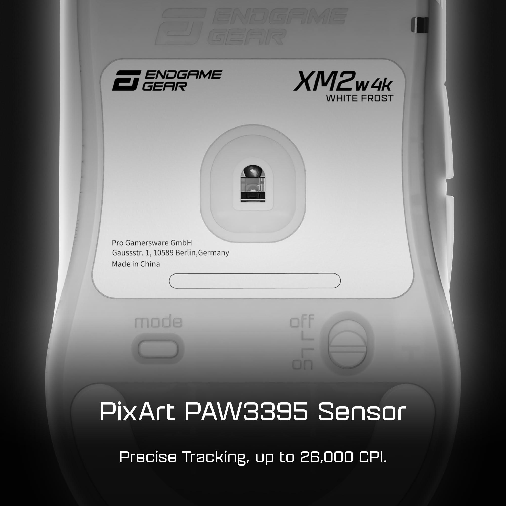 Weiße Gaming-Maus mit dem Text 'ENDGAME GEAR' und 'XM2w4k WHITE FROST'. Sie hat einen Sensor und den Text 'PixArt PAW3395 Sensor'.