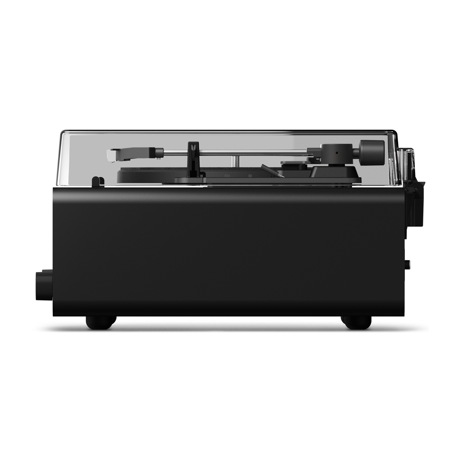 Un giradischi nero su una superficie bianca. Il lettore ha un coperchio trasparente, un braccio e un piatto. Il design è moderno.