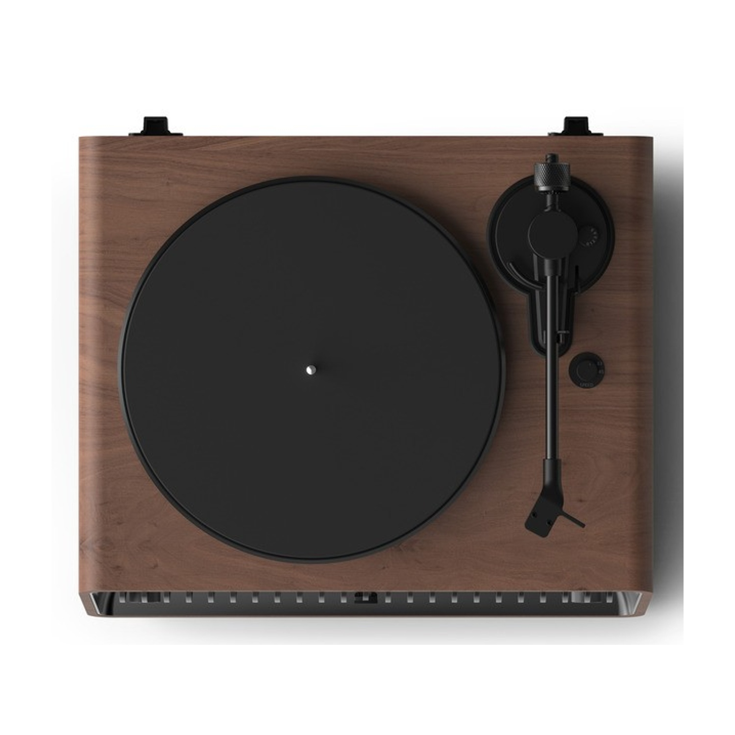 Vista dall'alto di un giradischi in legno con disco nero, braccio e comandi. Lo sfondo è bianco.